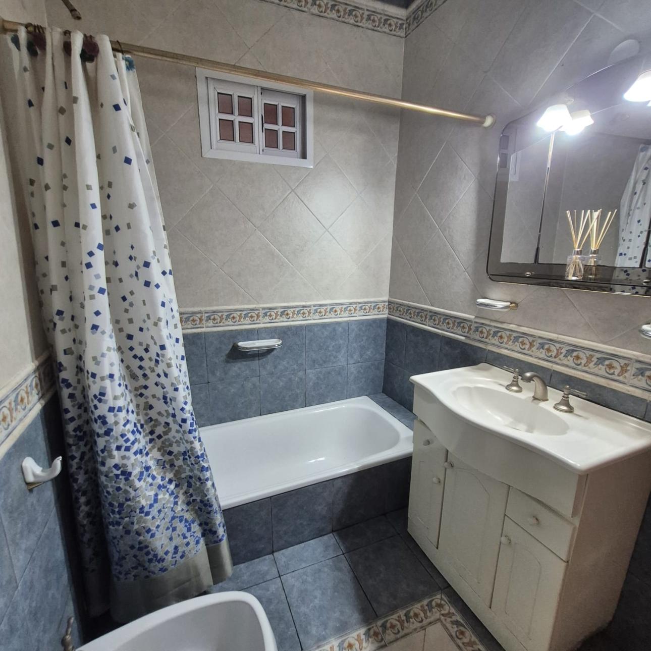 Venta de Casa en    Tres De Febrero