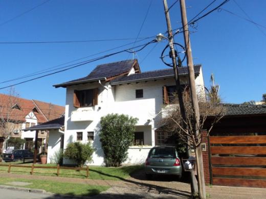 CHALET SOBRE AVDOR. NEWBERY - CD. JARDIN