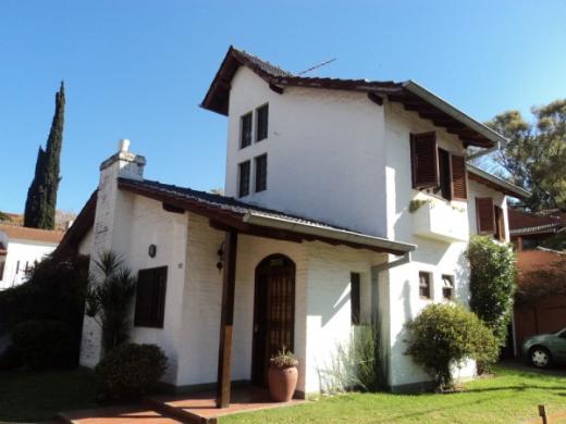 CHALET SOBRE AVDOR. NEWBERY - CD. JARDIN