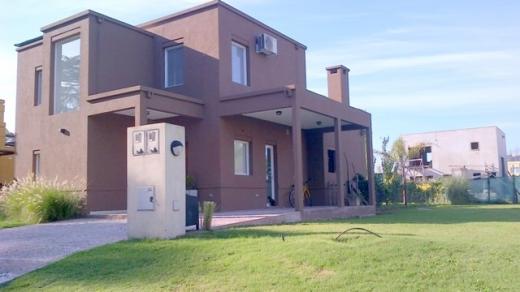 EXC CASA A EST 4 AMB BARRIO LAS ORQUIDEAS 195MD OPORTUNIDAD