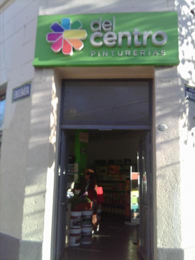 LOCAL AMPLIAS VIDRIERAS SOBRE AV RIVADAVIA