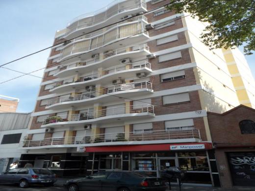 DEPTO 3 AMB. AL FTE. C/BALCON CORRIDO