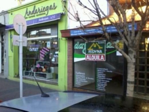 ALQUILO LOCAL 148 E/ 10 Y 11