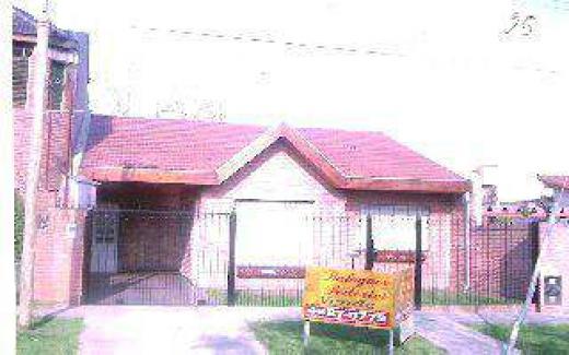 Castelar 4 Amb. Muy Bien Inst.-Cochera 2 AUTOS FDO. $ 7000