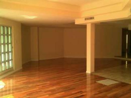 Excelente piso 220m2 c/ dep. 2 cocheras fijas.
