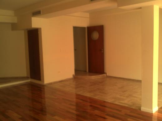 Excelente piso 220m2 c/ dep. 2 cocheras fijas.