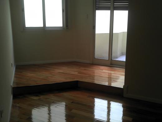 Excelente piso 220m2 c/ dep. 2 cocheras fijas.