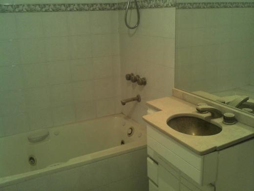 Excelente piso 220m2 c/ dep. 2 cocheras fijas.