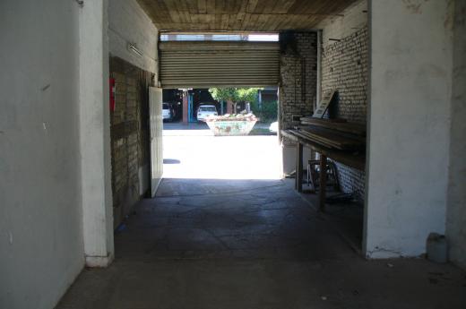 CASAC CON COCHERA 16 AUTOS EN LOTE DE 520M2
