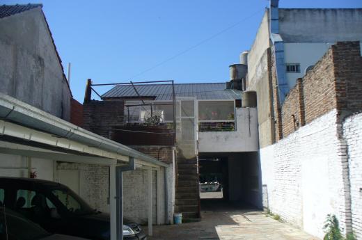 CASAC CON COCHERA 16 AUTOS EN LOTE DE 520M2