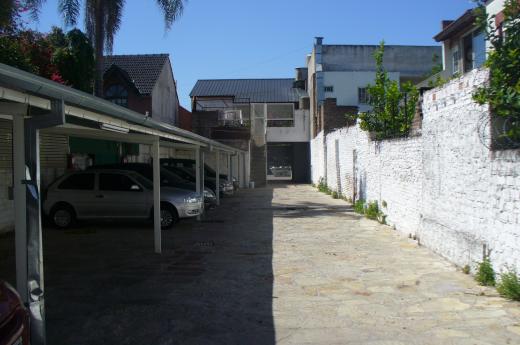 CASAC CON COCHERA 16 AUTOS EN LOTE DE 520M2