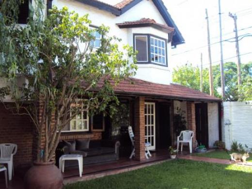 EXCELENTE CASA EN 2 PLANTAS CASTELAR-COD CE 04