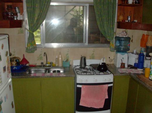 Casa con gran fondo sobre Av Argentina