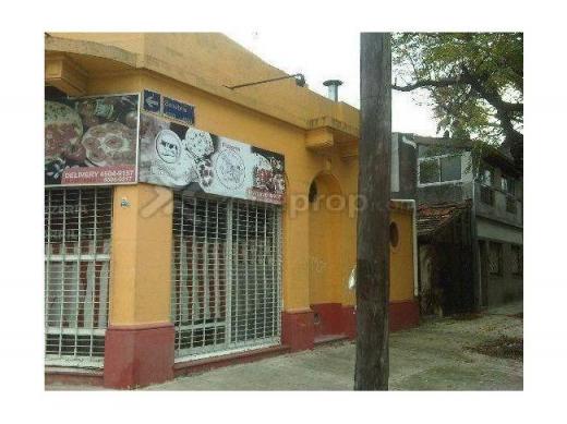 IMPECABLE LOCAL EN ESQUINA ALTAMENTE TRANSITABLE