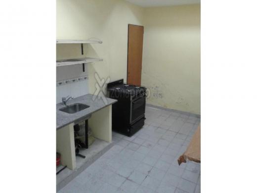 Importante deposito con oficinas