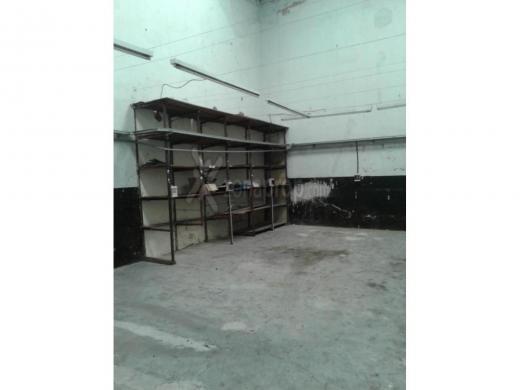 Importante deposito con oficinas