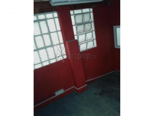 Importante deposito con oficinas