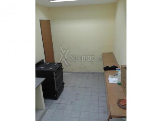 Importante deposito con oficinas
