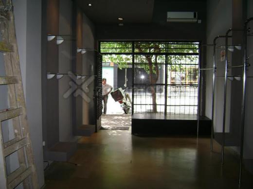 Excelente local sin expensas.
