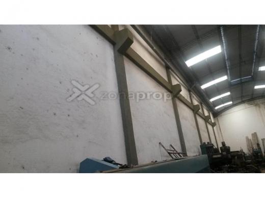 Imperdible local ideal cochera/industrias/ supermercado/