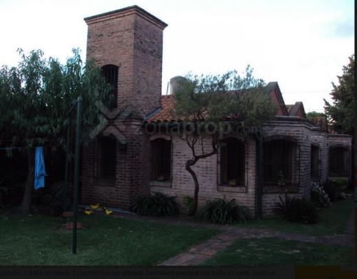 Ituzaingó Sur Excelente propiedad 5 ambientes s/lote 440m2.