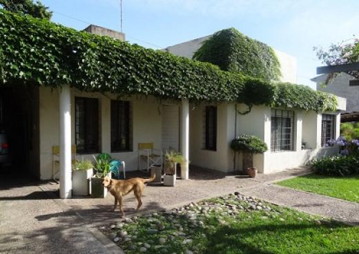 Ituzaingó norte: 6 c/estación: Casa americana 5 amb. s/lote