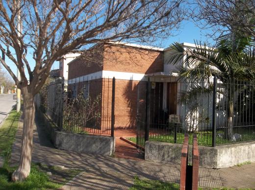 Ituzaingo Norte: Casa Americana 4 amb. A refaccionar.