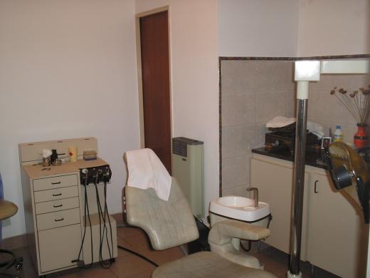 CASA CON 3 LOCALES - (3 AMBIENTES)