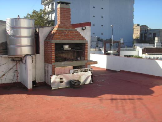 CASA CON 3 LOCALES - (3 AMBIENTES)