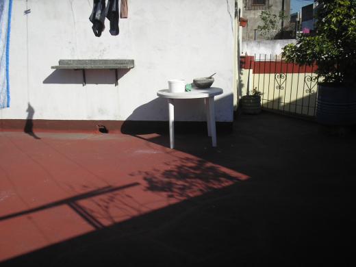 CASA CON 3 LOCALES - (3 AMBIENTES)