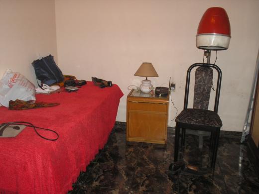 CASA CON 3 LOCALES - (3 AMBIENTES)