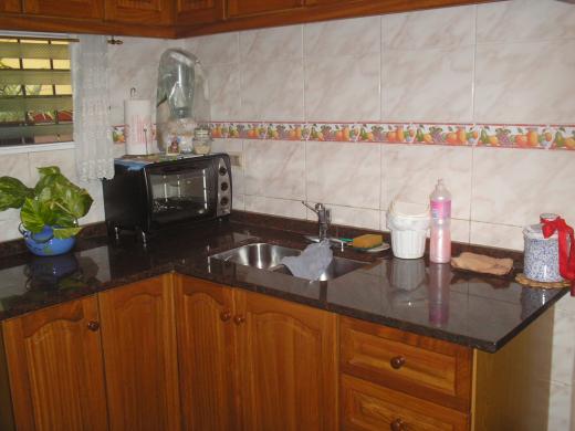 CASA CON 3 LOCALES - (3 AMBIENTES)