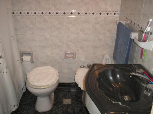 CASA CON 3 LOCALES - (3 AMBIENTES)