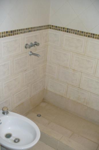 CASA 3 AMB C/PATIO Y JARDIN sobre  Spano 600m estacion Bosch