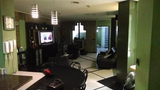 Casa 3 Dorm. c/ Quincho y Garage -Moreno 2800-