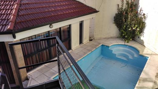 Casa 3 Dorm. c/ Quincho y Garage -Moreno 2800-