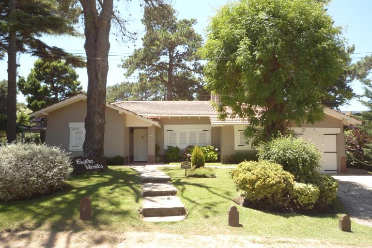 Venta de Chalet 5 o mas ambientes en Pinamar 