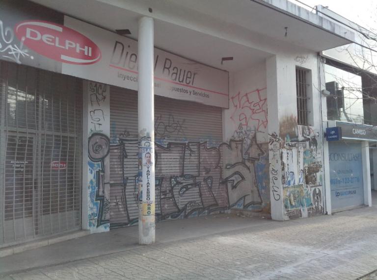 Castelar norte: Alquilo local 40 m2. sobre avenid