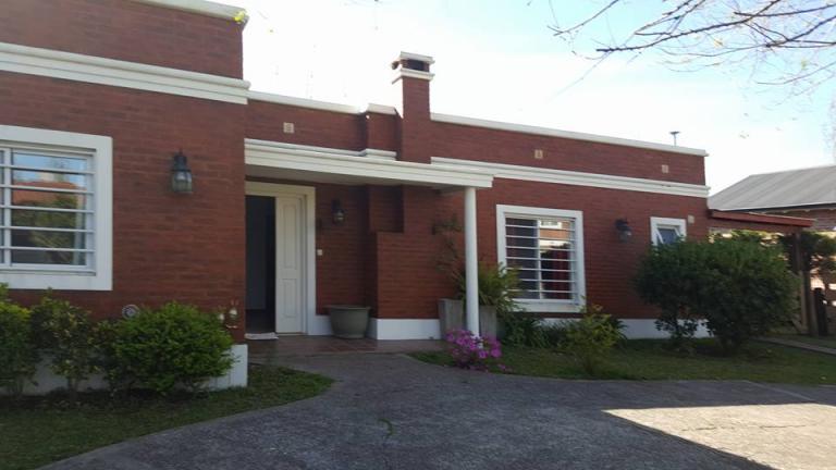 casa barrio cerrado Pilar. Hermosa piscina Jardin quicho