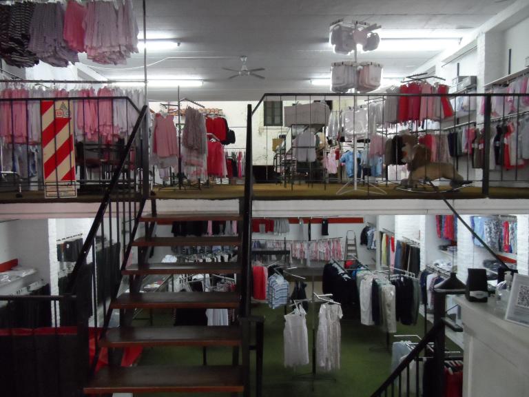Excelente local centro de San Isidro
