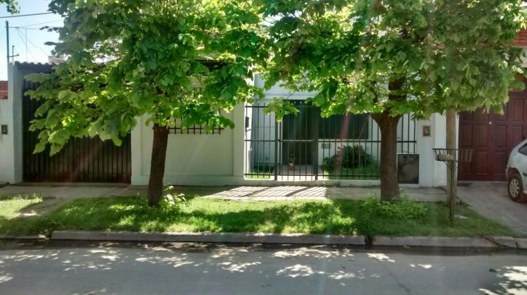 VENDO CASA  105