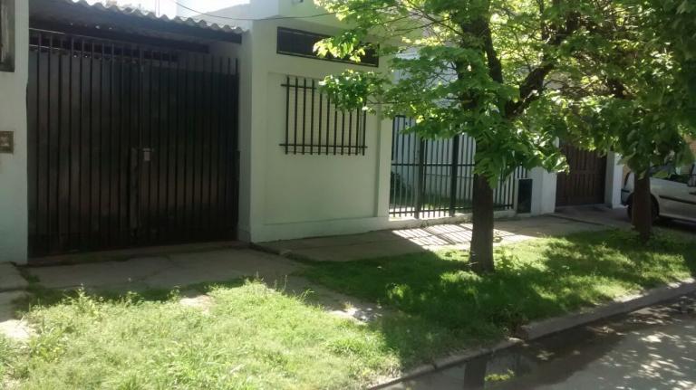 VENDO CASA  105