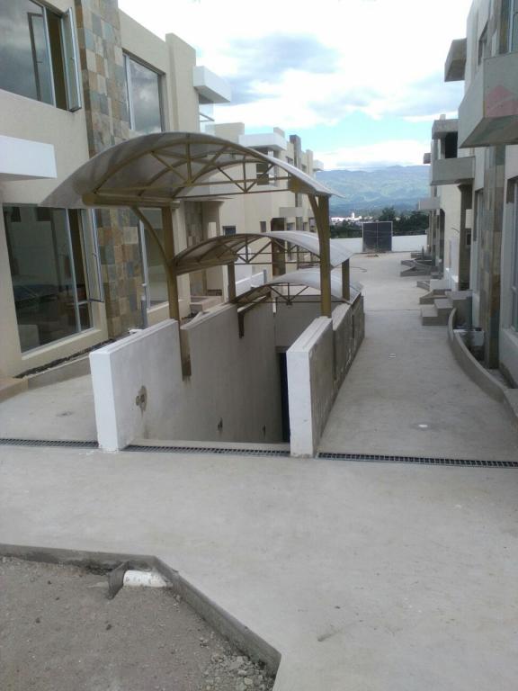 HERMOSAS CASAS CONOCOTO LA MOYA