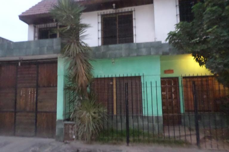 CASA DE DOS PLANTAS CALLE LEON GALLO 2900