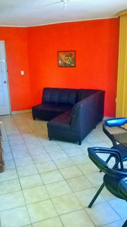 Depa cerca de UVM se renta amueblado