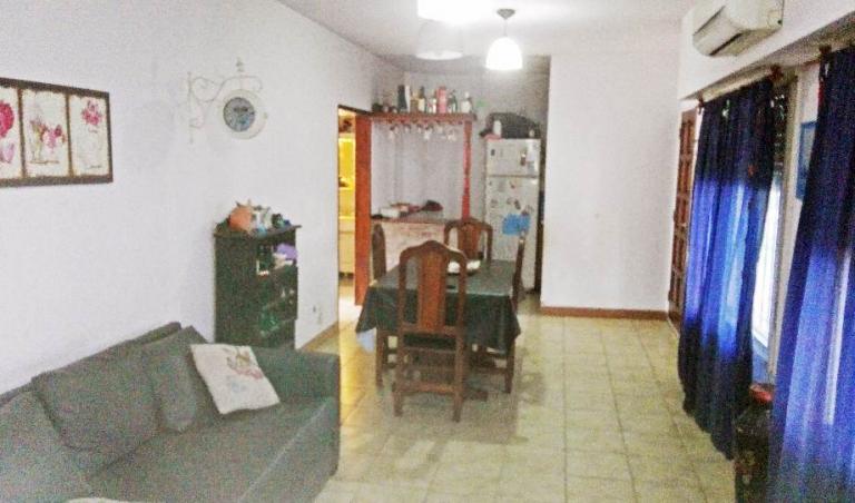 HERMOSA PROPIEDAD EN CASTELAR CÓDIGO 574