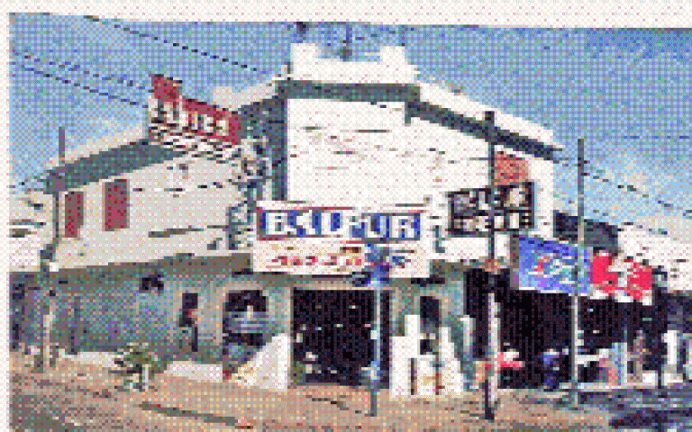 ITUZAINGO Local Fte,Plaza estacion ituzaingo