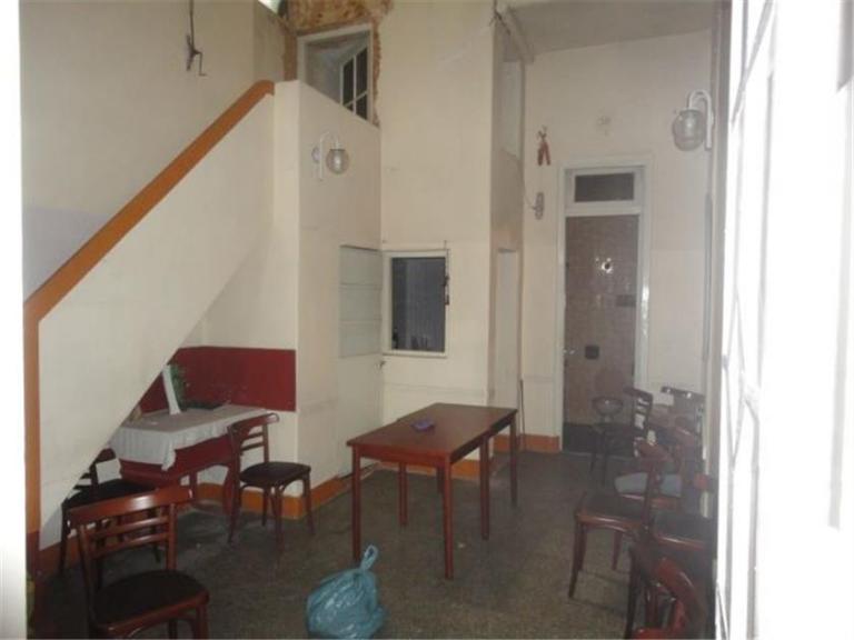 LOCAL CON DOS VIVIENDAS EN BLOCK - MAZA Y RIVADAVIA- LOTE PR