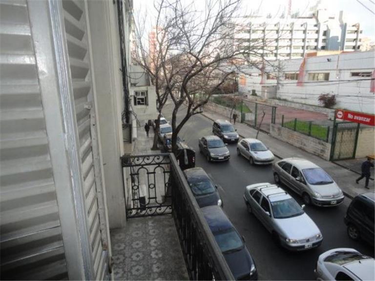 LOCAL CON DOS VIVIENDAS EN BLOCK - MAZA Y RIVADAVIA- LOTE PR