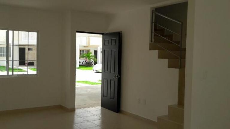 CASA EN RENTA SEMI-AMUEBLADA BALI-PLAYA DEL CARMEN